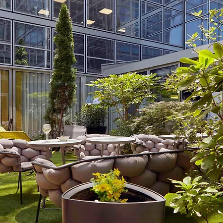 Mercure Paris La Defense Grande Arche 4*