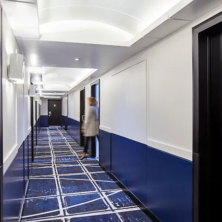 ホテル メルキュール パリ ラ デファンス グランデ アーシュ 4*