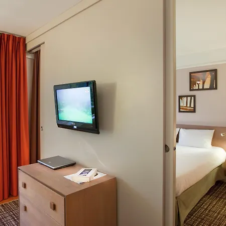 Hotell Mercure Paris La Defense Grande Arche