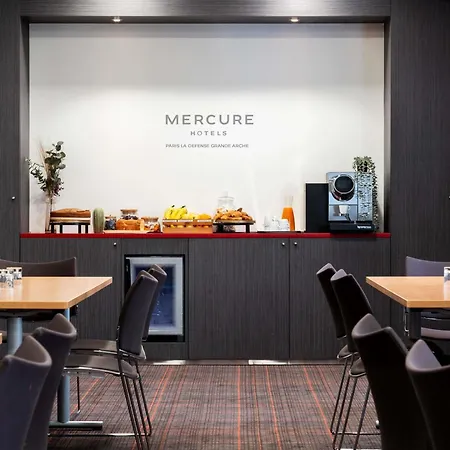 Mercure Paris La Défense Grande Arche Hotel 4*