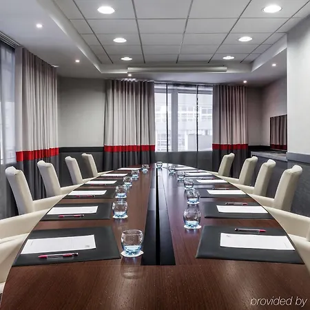 メルキュール パリ ラ デファンス グランデ アーシュ 4*