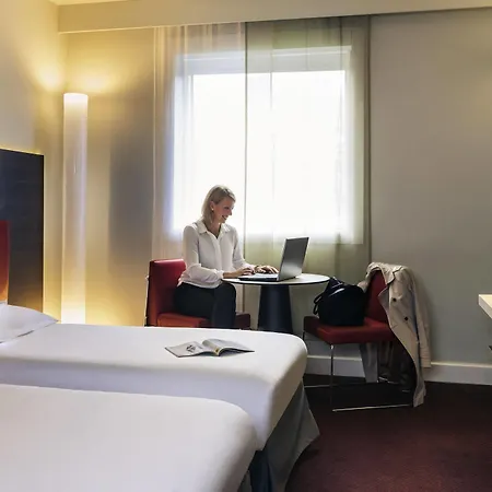 Mercure Paris La Defense Grande Arche 4* Нантерр