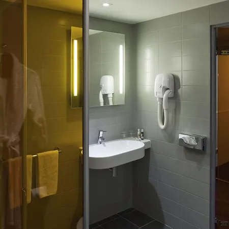 Mercure Paris La Défense Grande Arche Hotel 4*