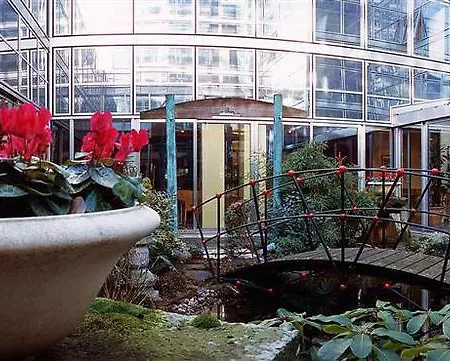 ホテル メルキュール パリ ラ デファンス グランデ アーシュ 4*