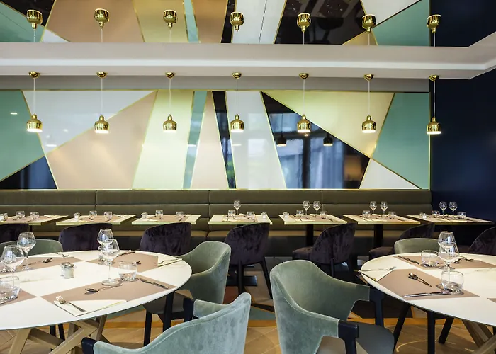 ホテル メルキュール パリ ラ デファンス グランデ アーシュ 4*