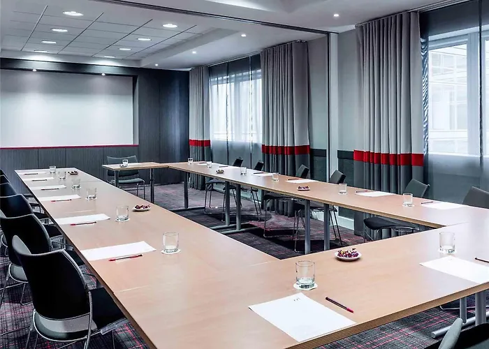 メルキュール パリ ラ デファンス グランデ アーシュ 4*