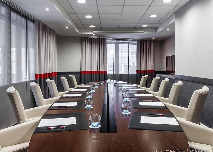 メルキュール パリ ラ デファンス グランデ アーシュ 4*