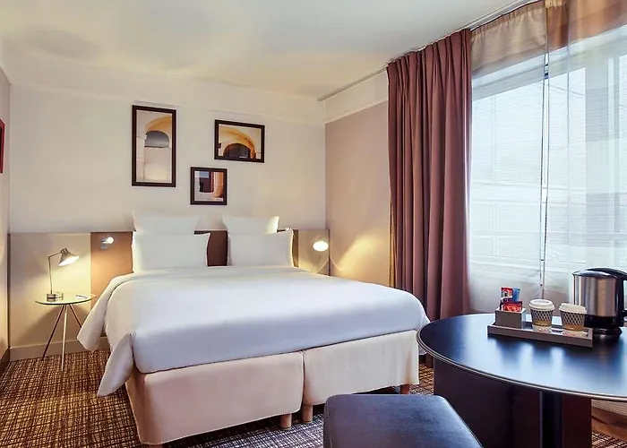 ホテル メルキュール パリ ラ デファンス グランデ アーシュ 4*